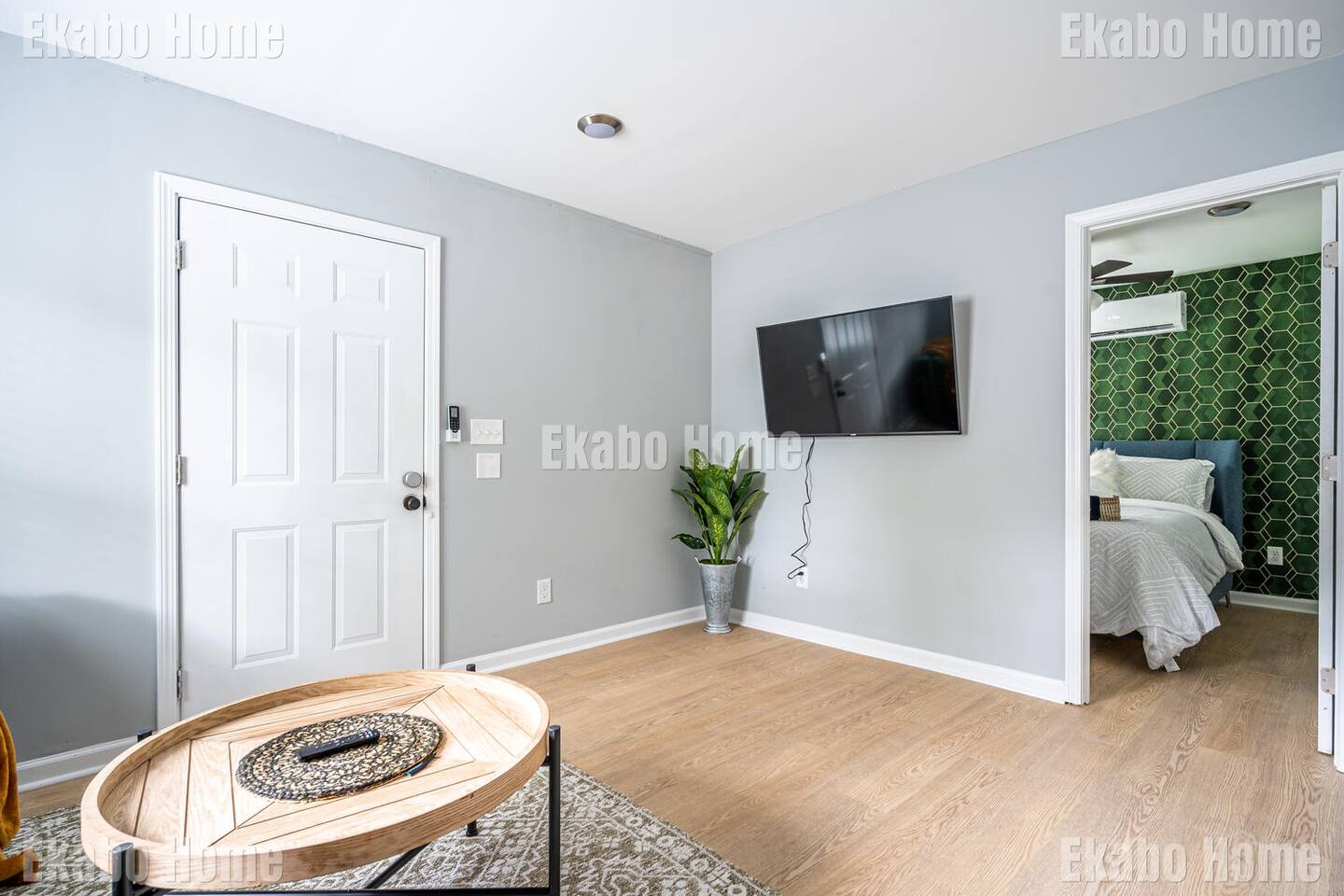 Unwind in a Modern Suite near Marietta Square