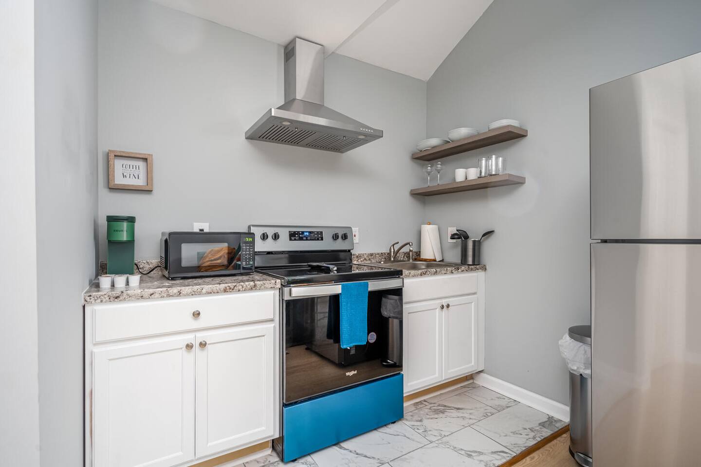 Unwind in a Modern Suite near Marietta Square