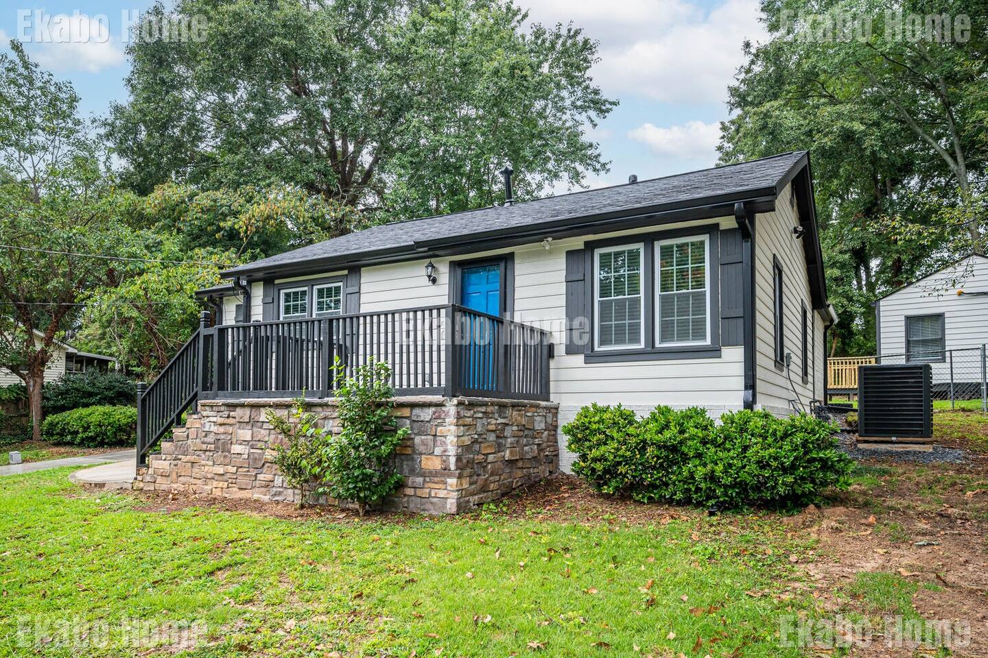 Unwind in a Modern Suite near Marietta Square