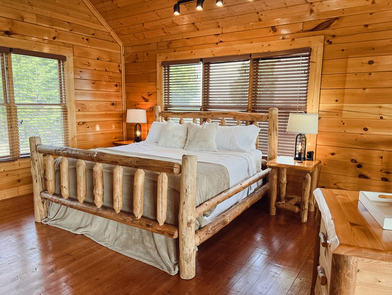 Panoramic View Cabin with Hot Tub