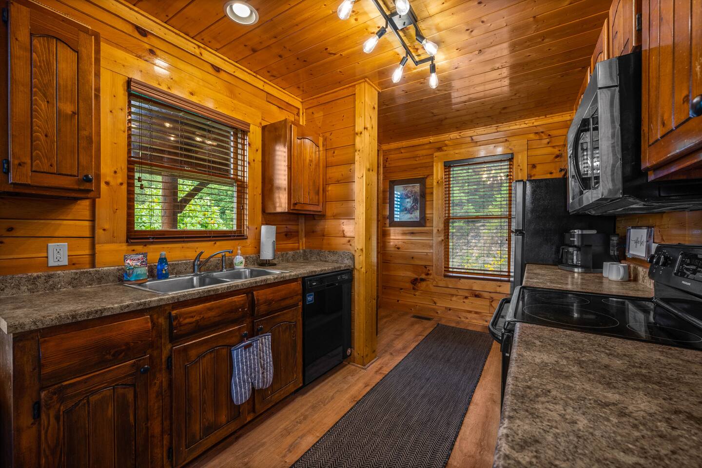 Panoramic View Cabin with Hot Tub