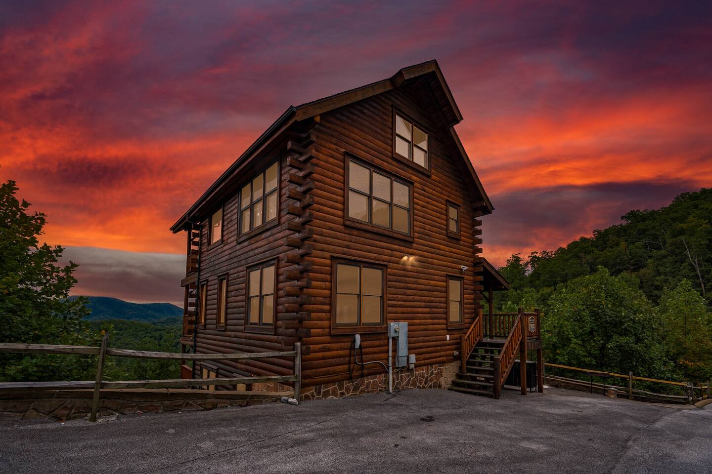 Panoramic View Cabin with Hot Tub