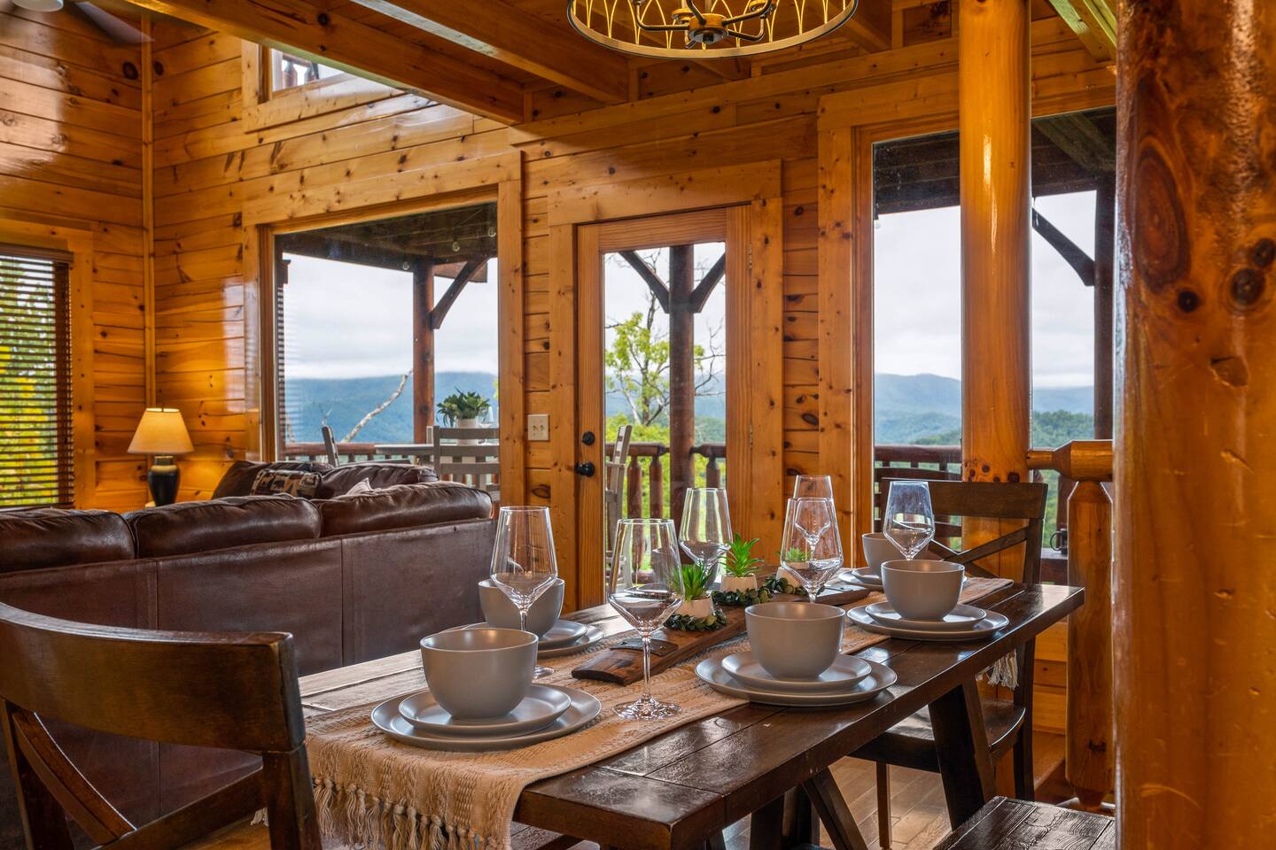 Panoramic View Cabin with Hot Tub