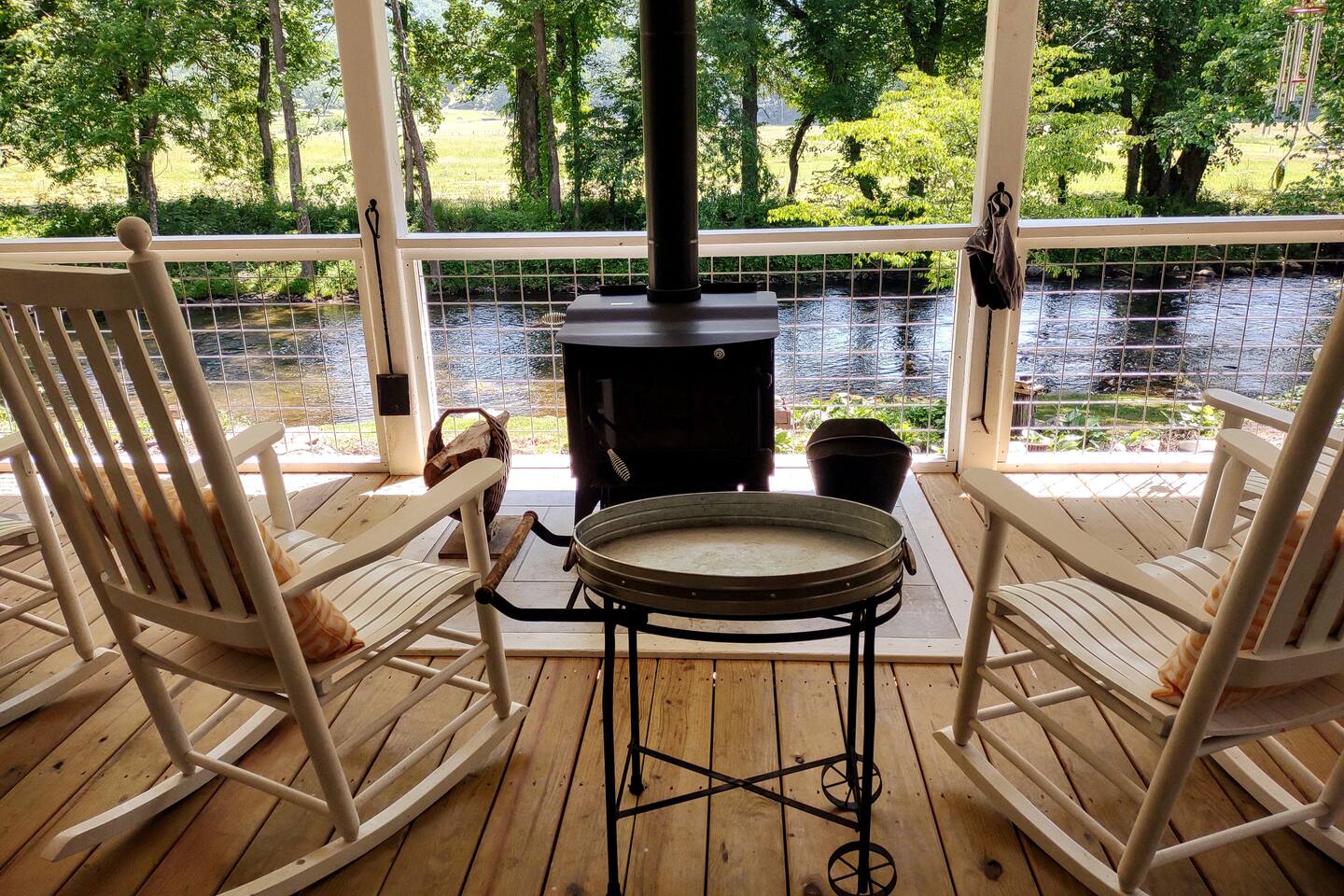 Creekfront Relaxation • Amazing Porch • Hot Tub