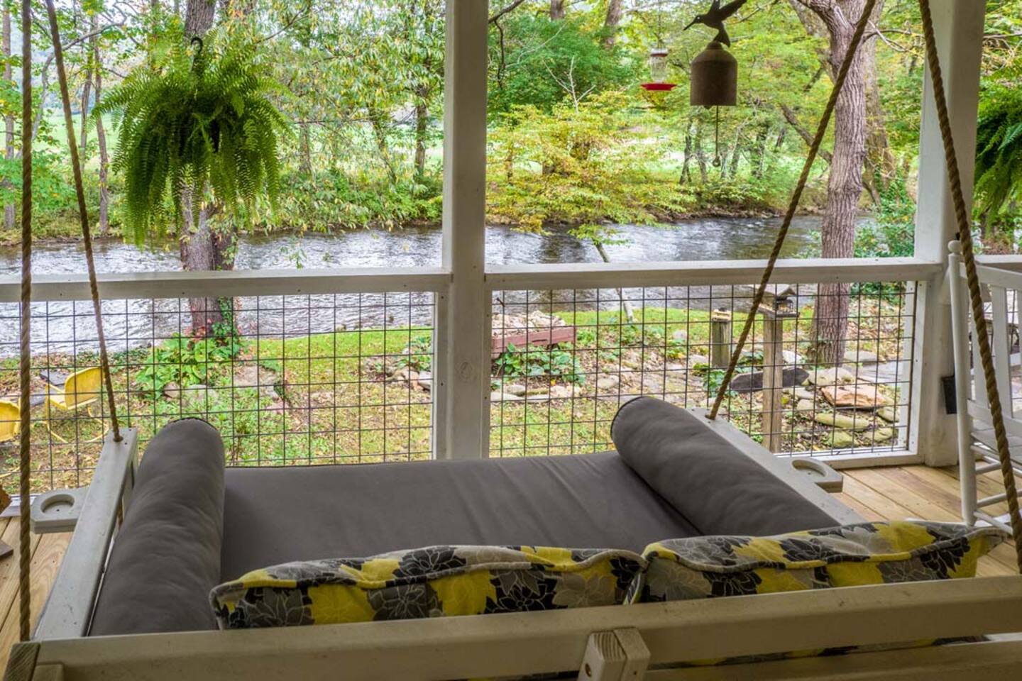 Creekfront Relaxation • Amazing Porch • Hot Tub