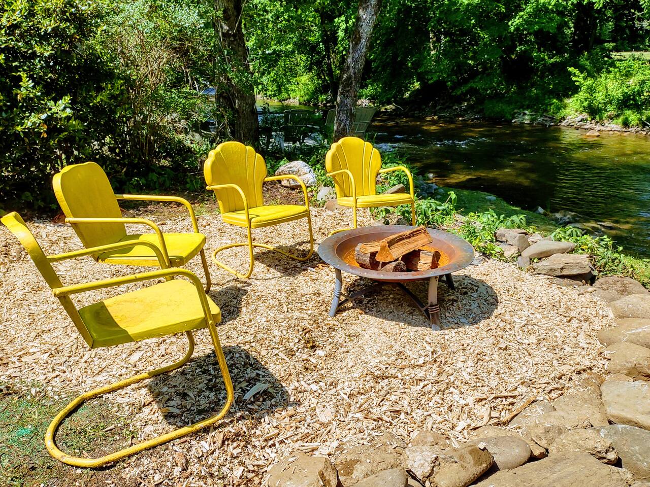 Creekfront Relaxation • Amazing Porch • Hot Tub