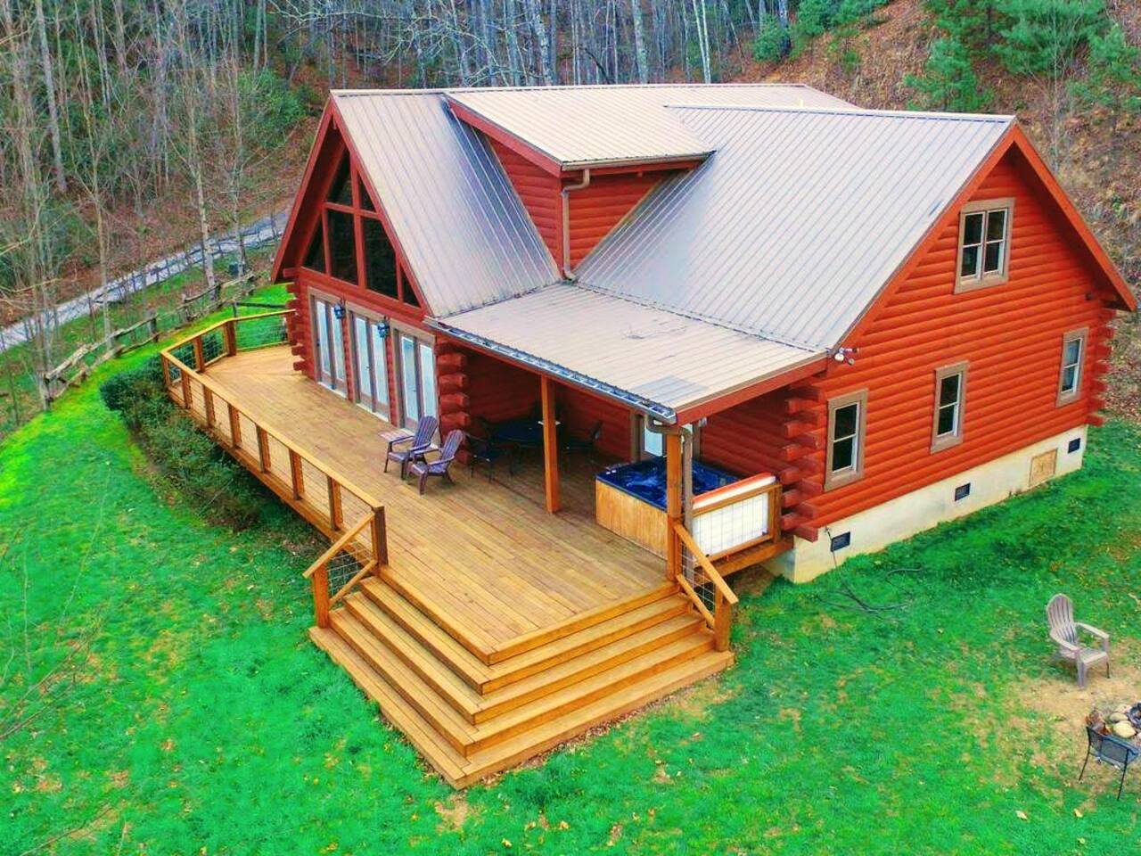 Spacious Cabin Escape | HotTub | Pool Table | Pets