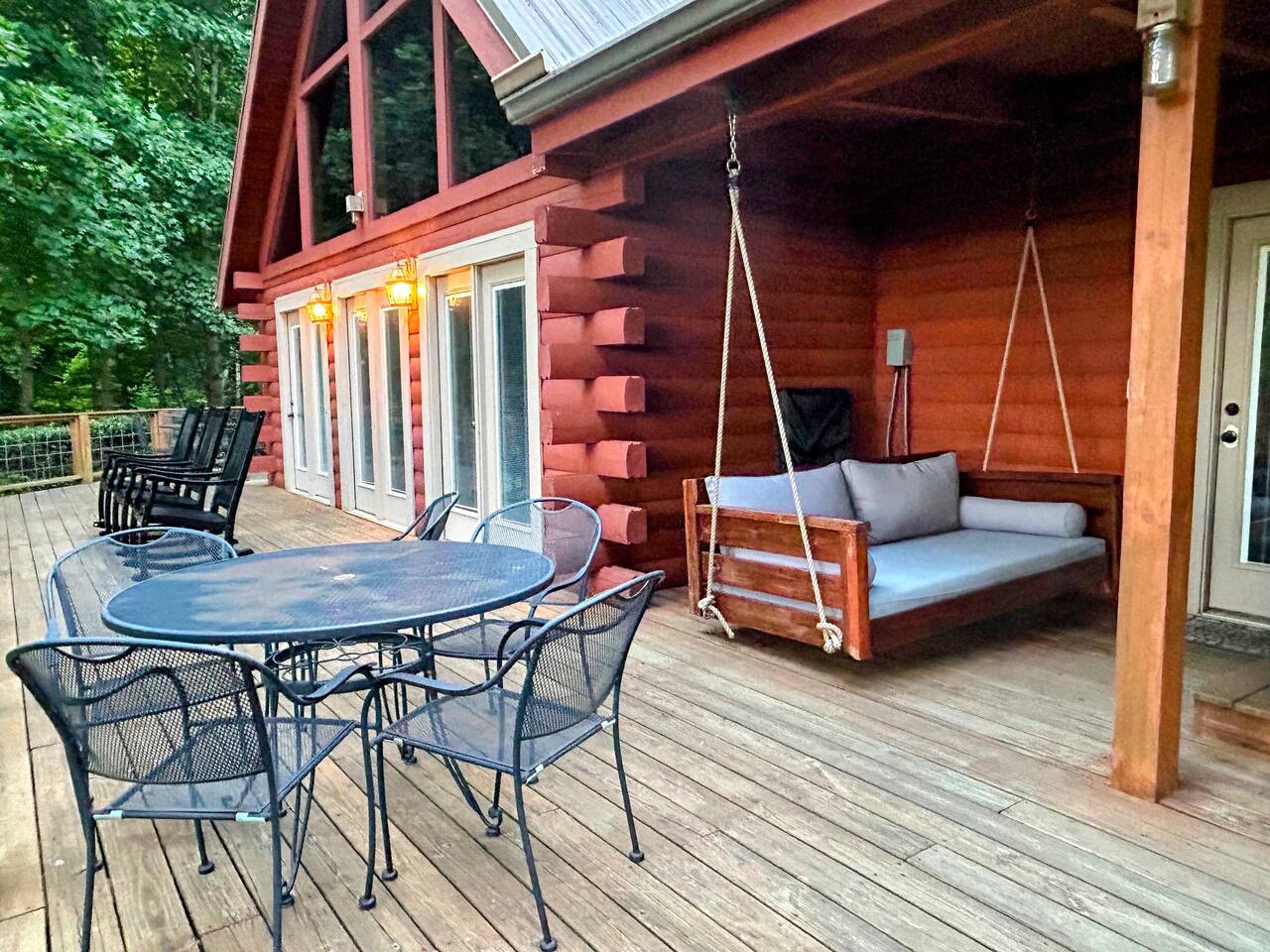 Spacious Cabin Escape | HotTub | Pool Table | Pets