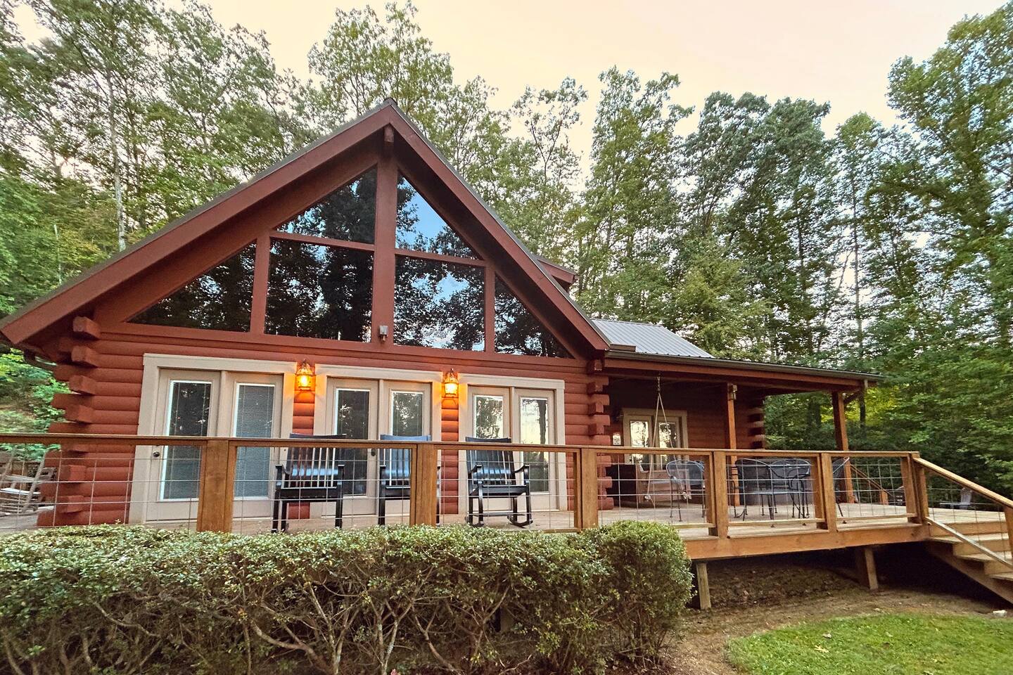Spacious Cabin Escape | HotTub | Pool Table | Pets — Bryson City — vacation rental