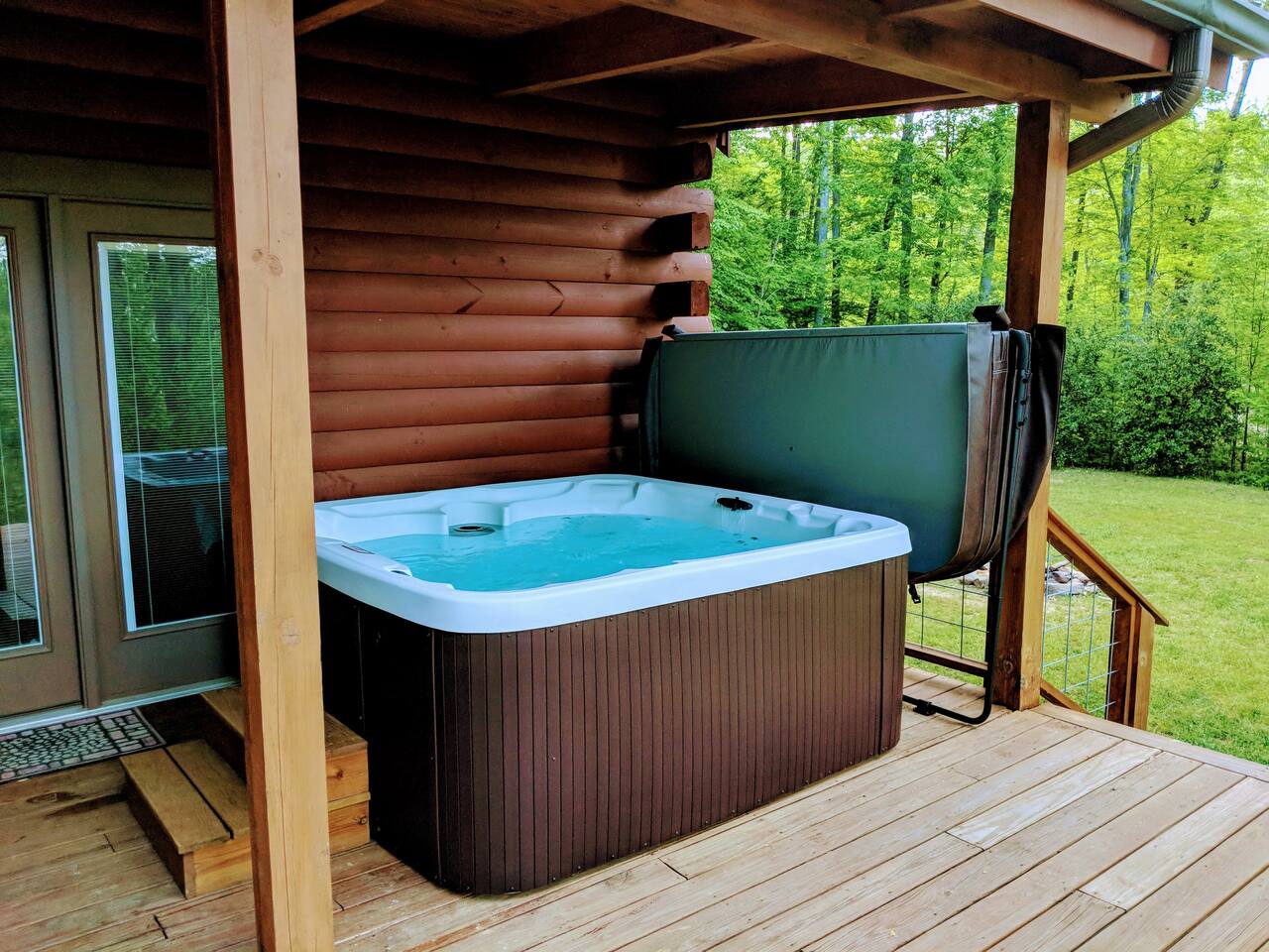 Spacious Cabin Escape | HotTub | Pool Table | Pets