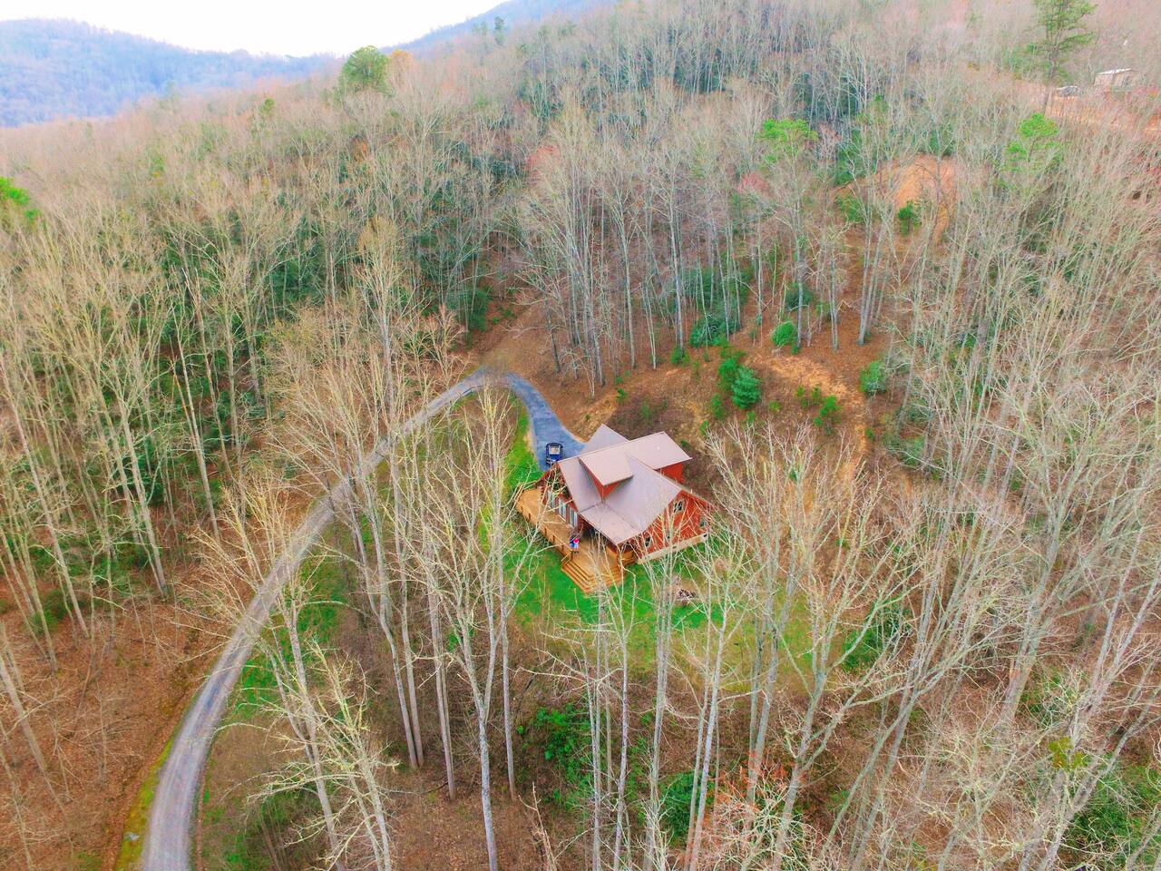 Spacious Cabin Escape | HotTub | Pool Table | Pets