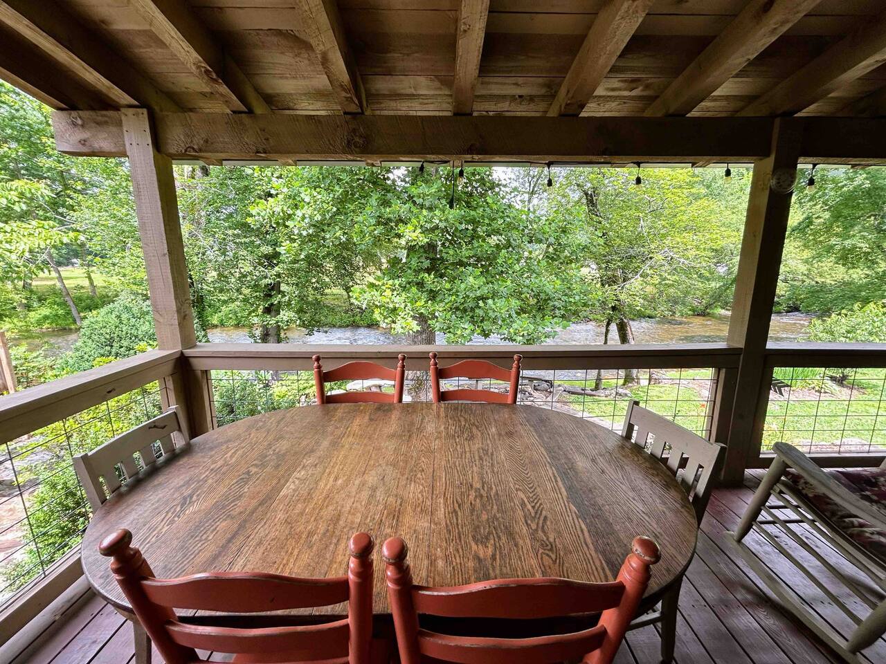 Creekfront Retreat •Near Town •Pool Table •Hot Tub