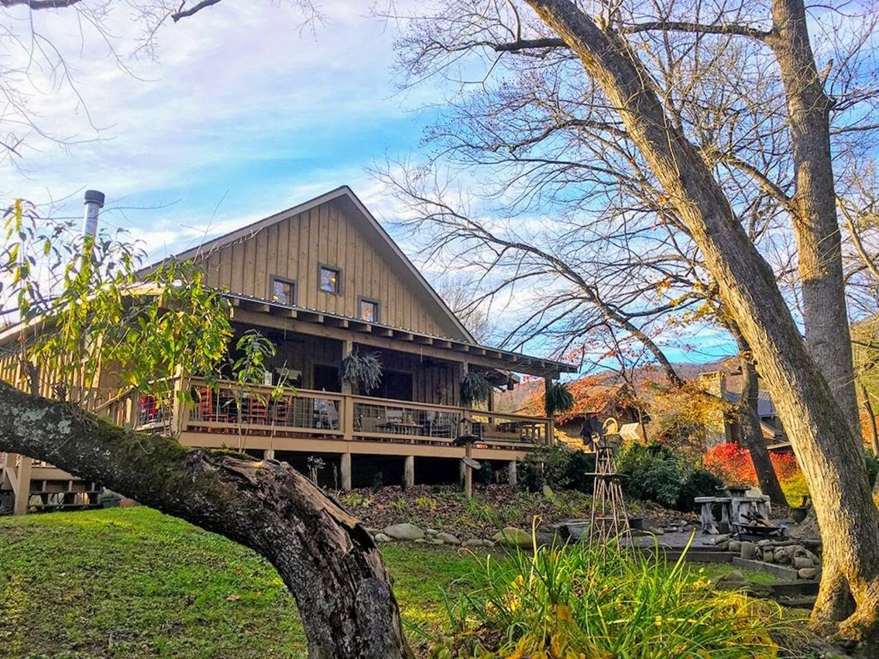 Creekfront Retreat •Near Town •Pool Table •Hot Tub — Bryson City — vacation rental