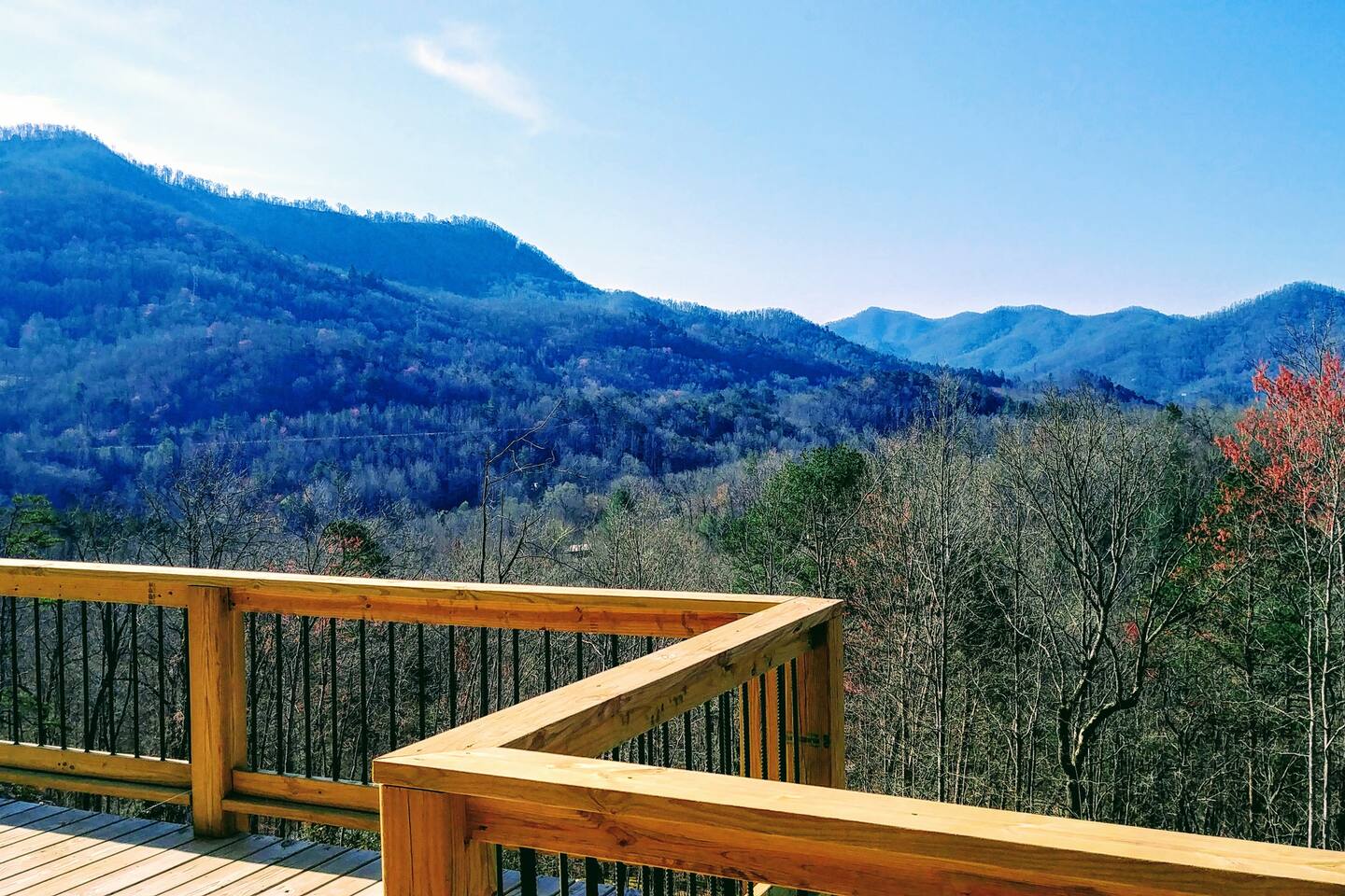 Majestic View | Near Town/Train | FirePit | HotTub