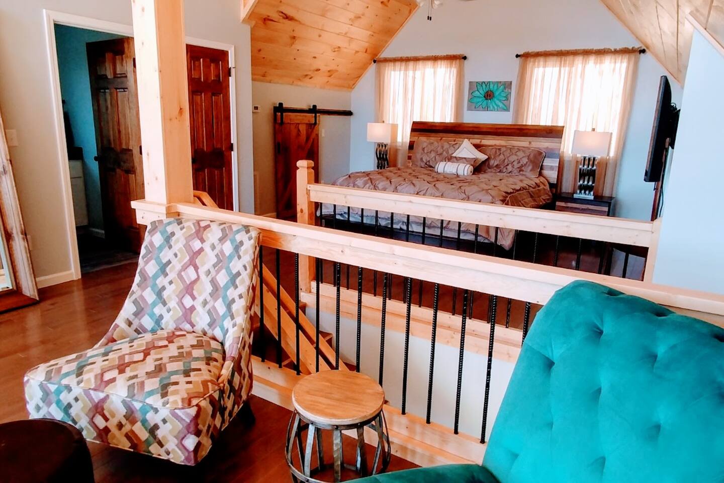 Majestic View | Near Town/Train | FirePit | HotTub