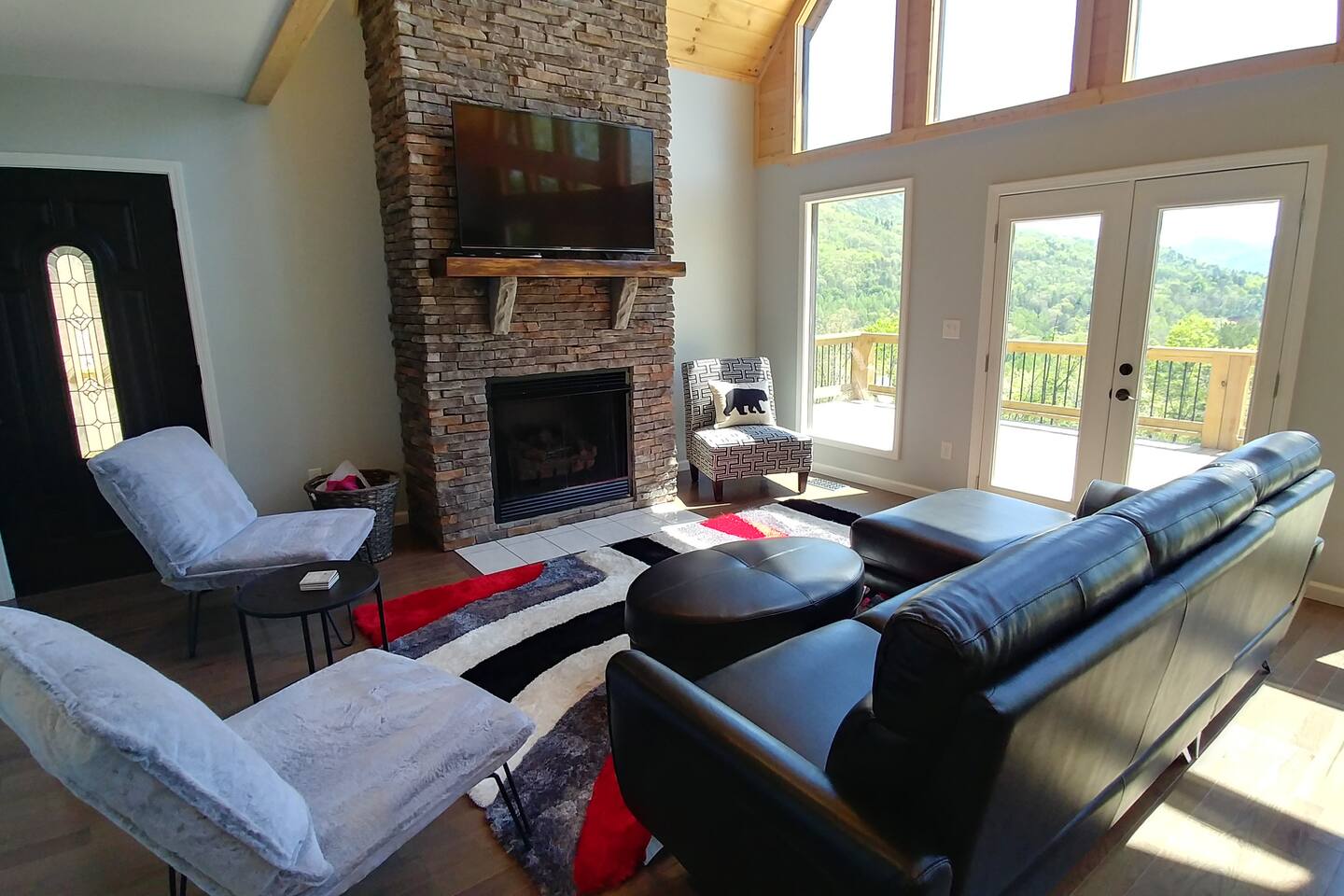 Majestic View | Near Town/Train | FirePit | HotTub