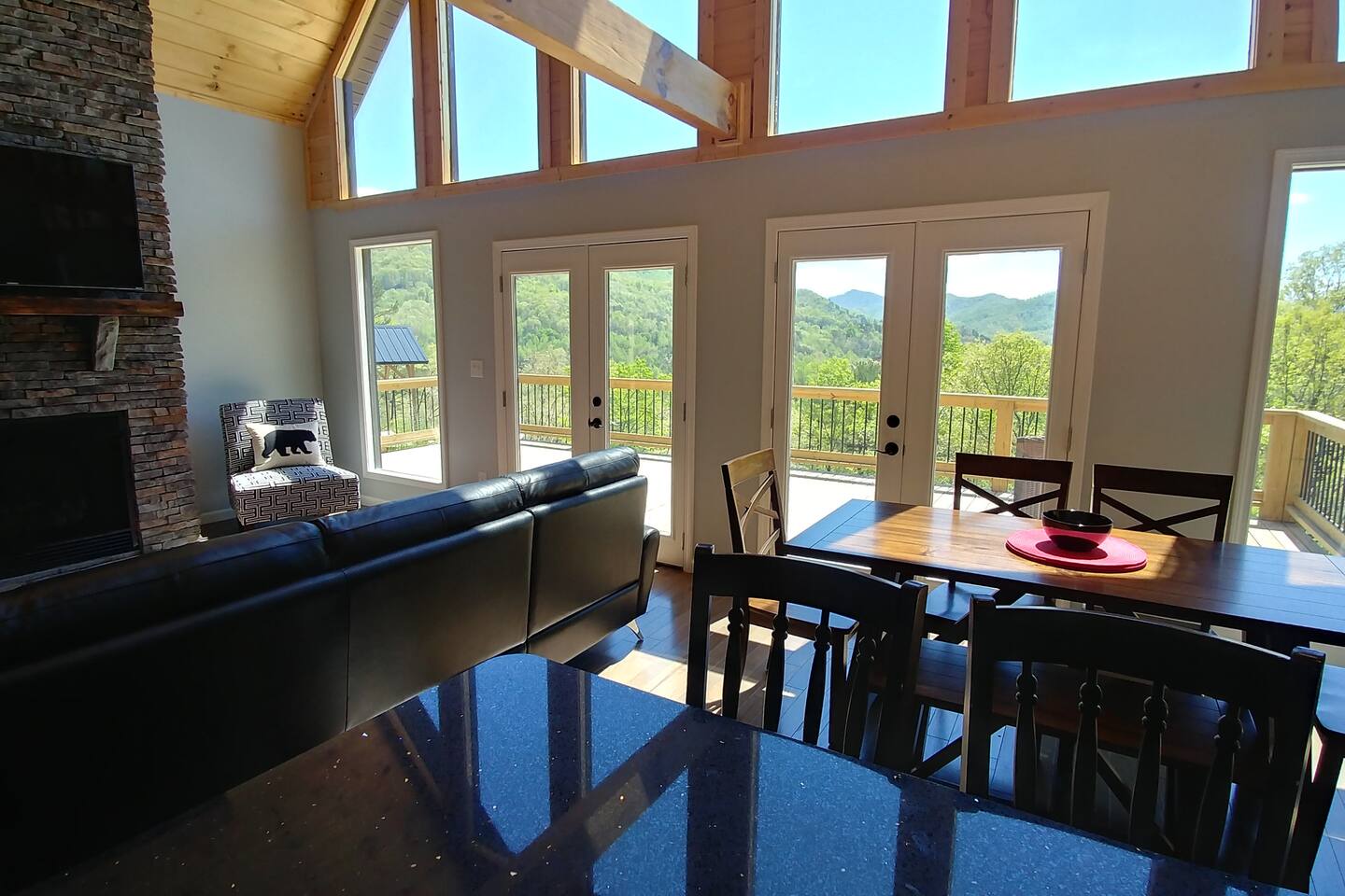 Majestic View | Near Town/Train | FirePit | HotTub