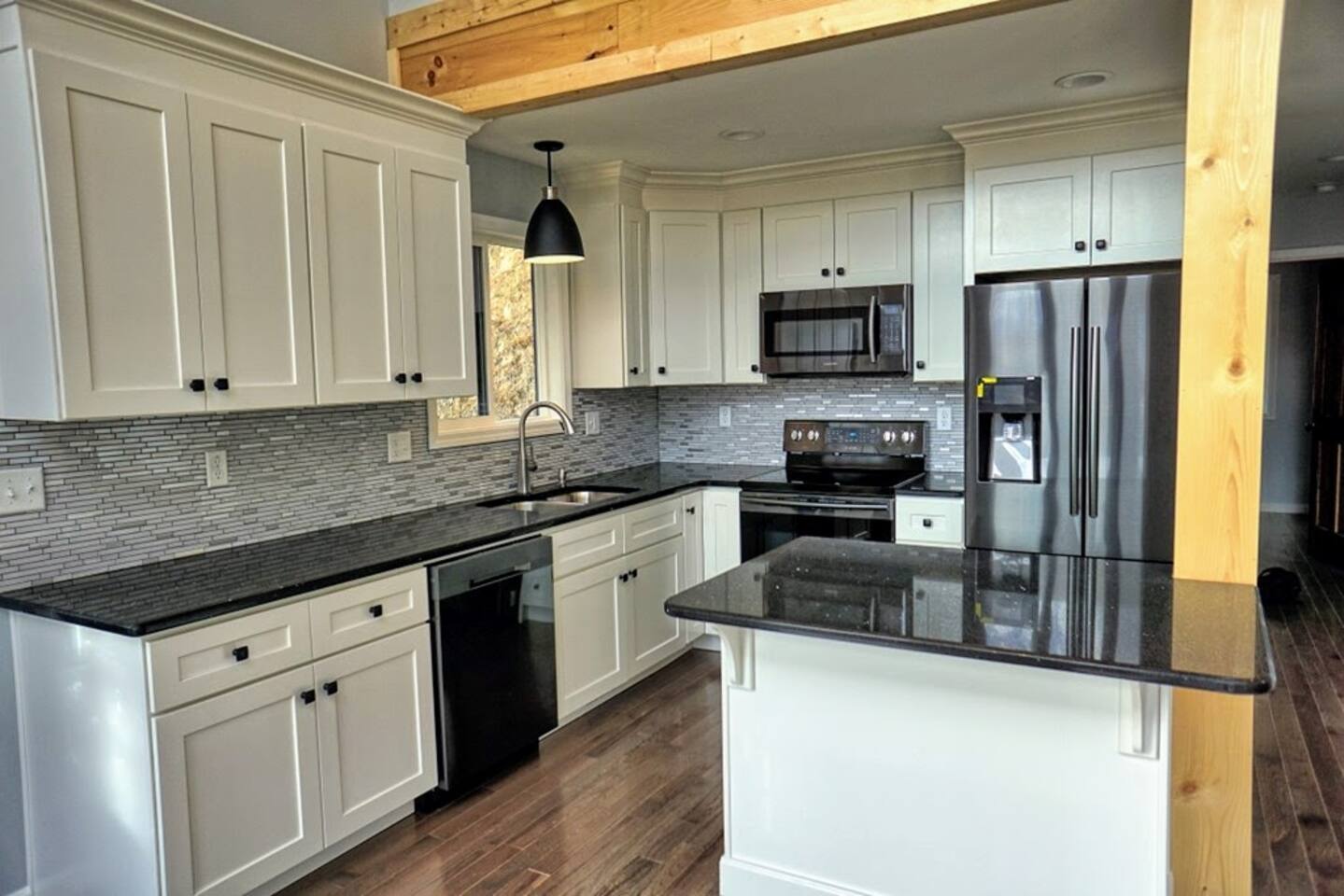 Majestic View | Near Town/Train | FirePit | HotTub