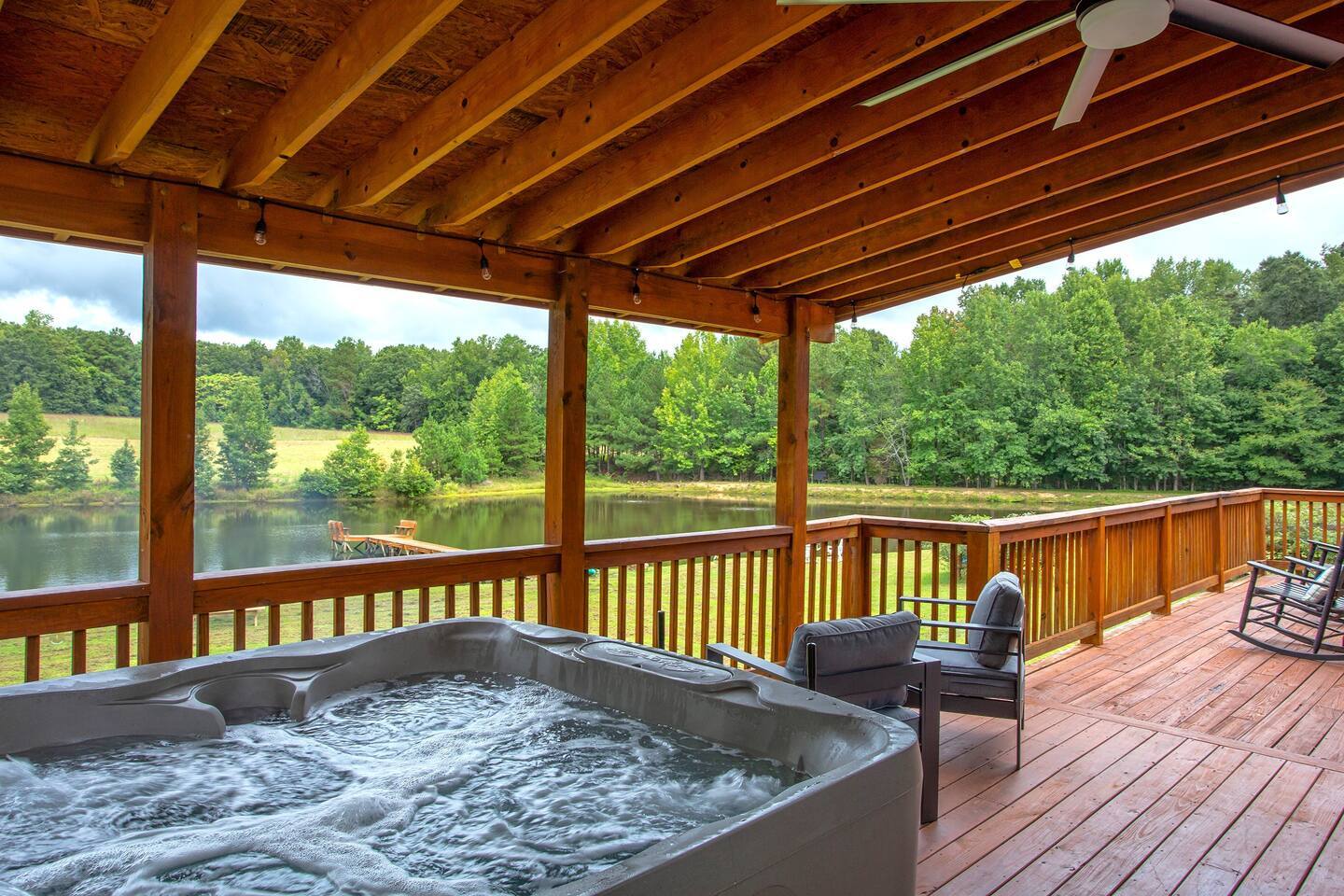 Stunning 25-Acre Oxford Escape | Lakefront | BBQ