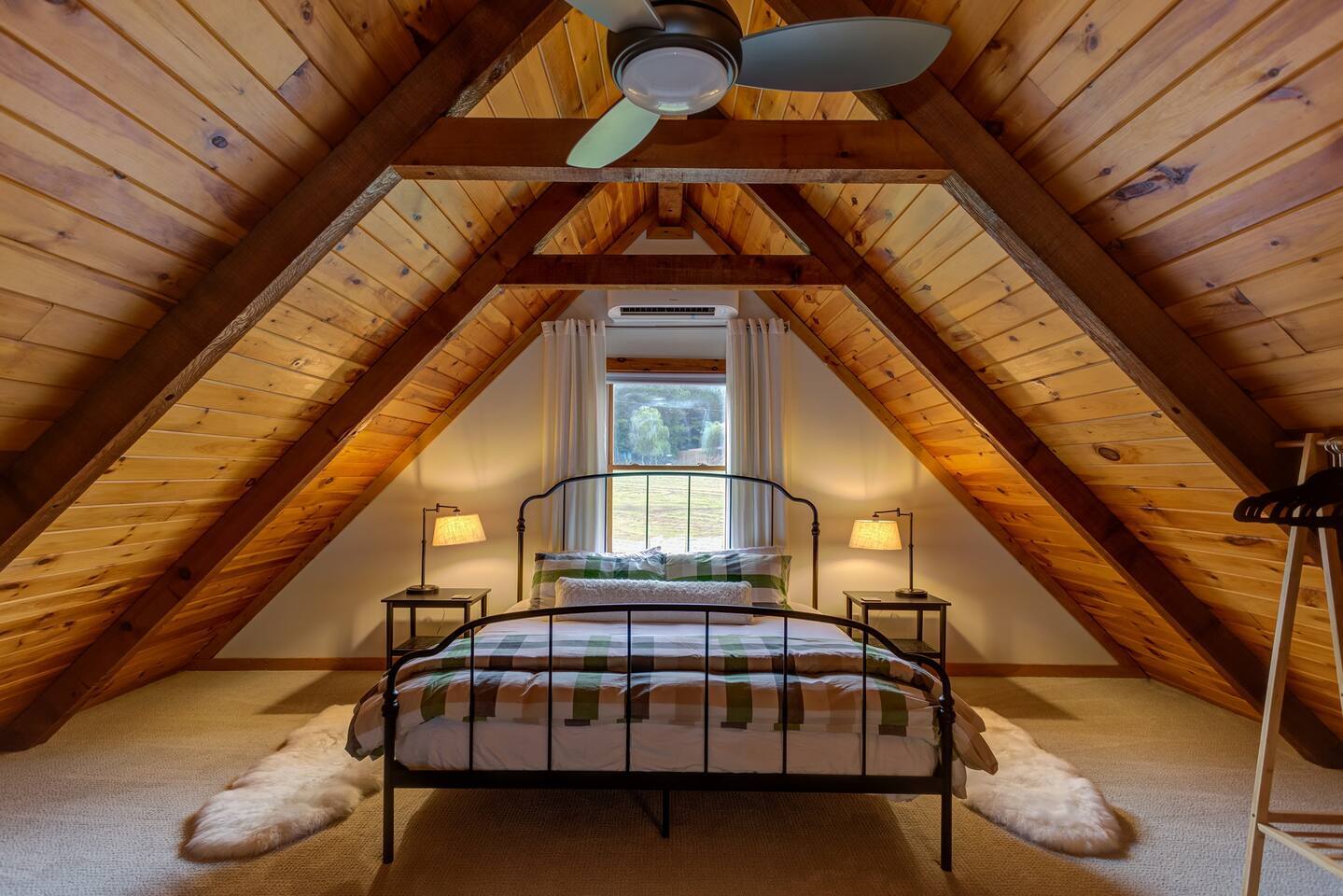 Stunning 25-Acre Oxford Escape | Lakefront | BBQ