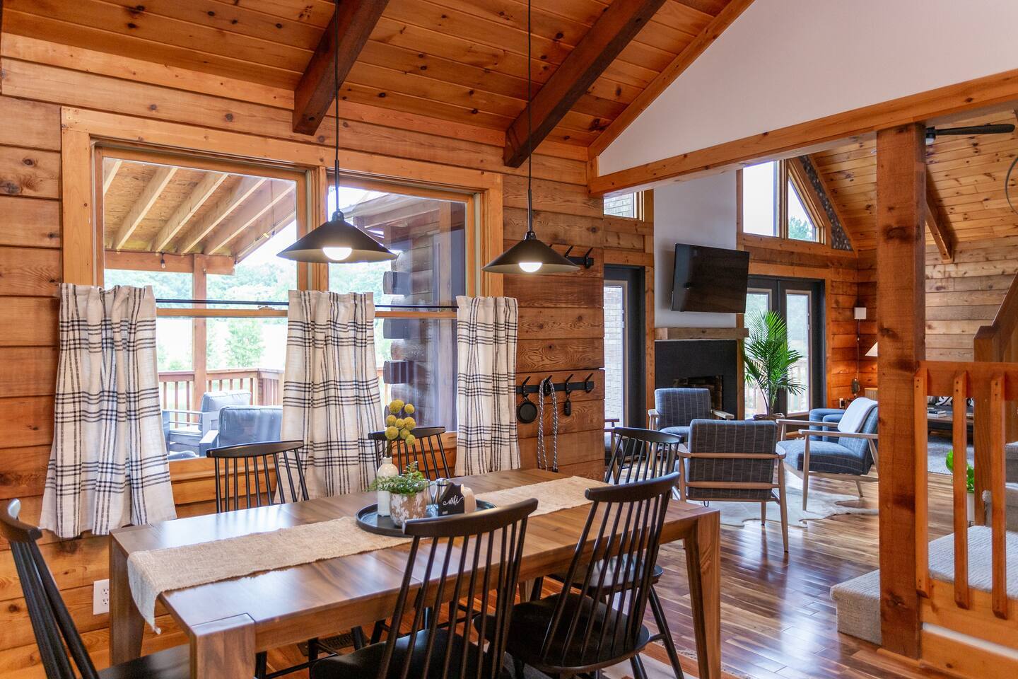 Stunning 25-Acre Oxford Escape | Lakefront | BBQ