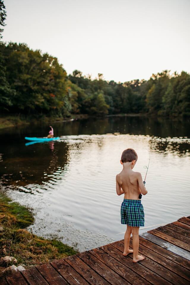 Stunning 25-Acre Oxford Escape | Lakefront | BBQ