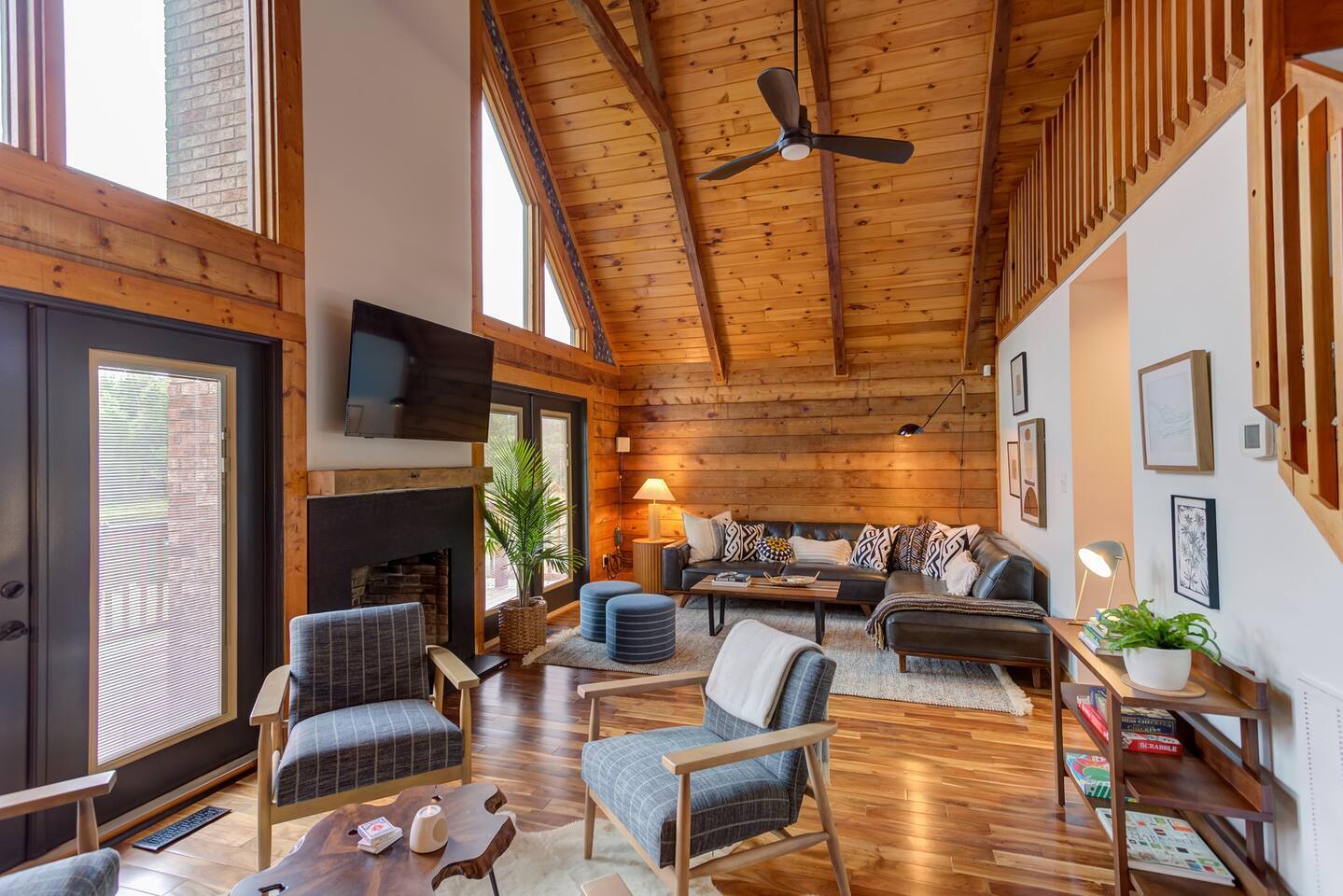 Stunning 25-Acre Oxford Escape | Lakefront | BBQ
