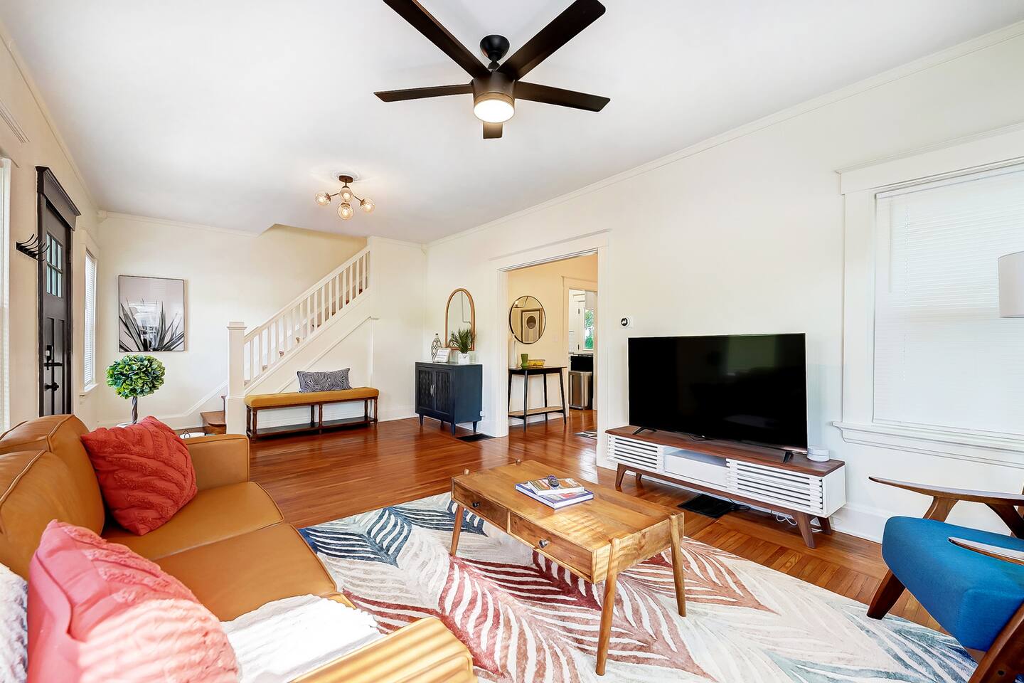 Deck w/Firepit- King Bed- Huge Backyard- Driveway — Cincinnati — vacation rental