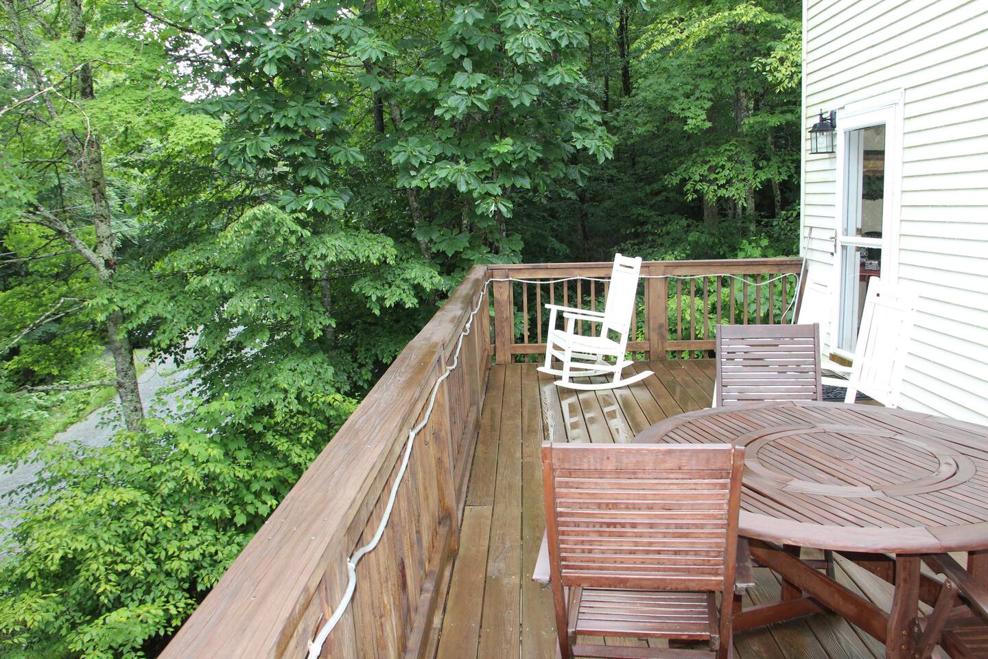 Beech Mountain Ski Lodge & hot tub. Easy Parking!