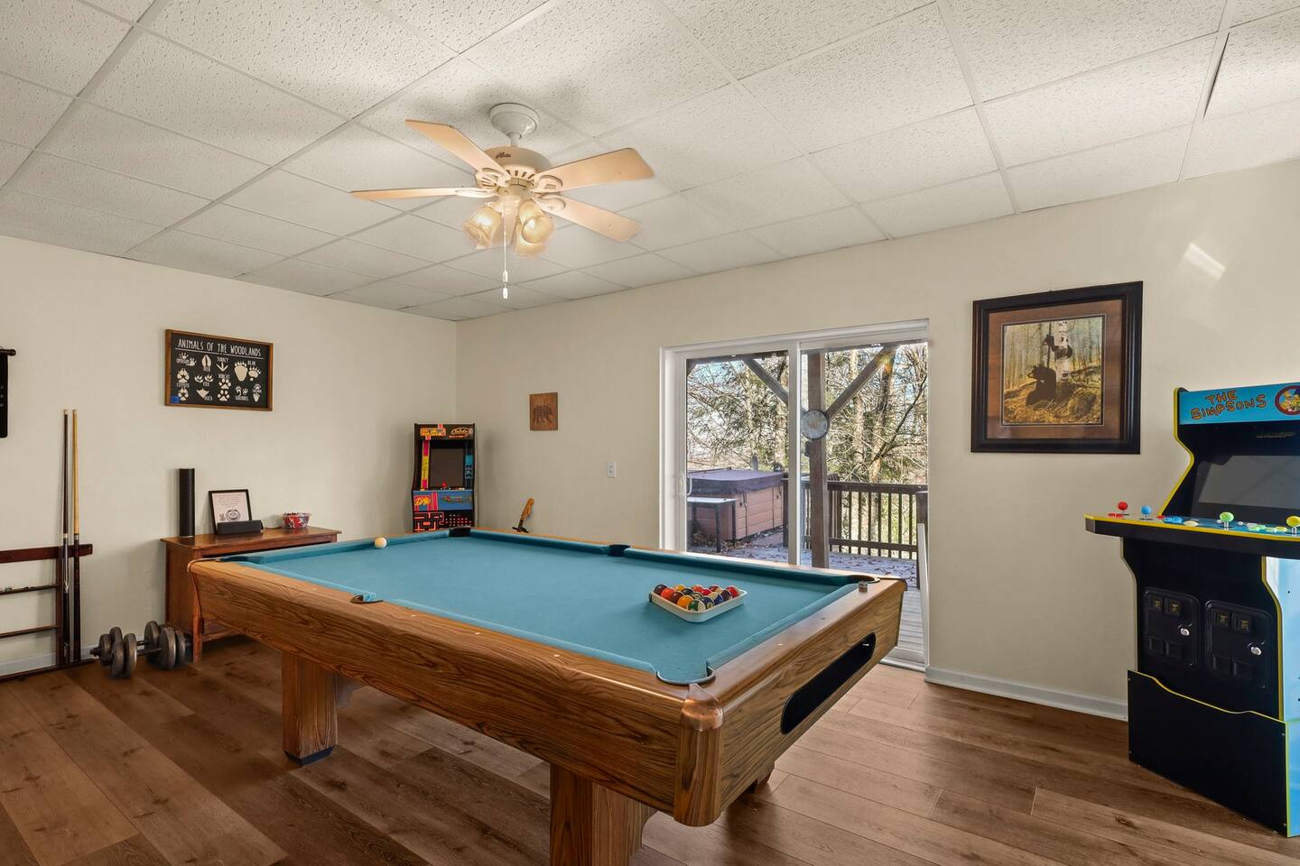 Beech Mountain Ski Lodge & hot tub. Easy Parking!