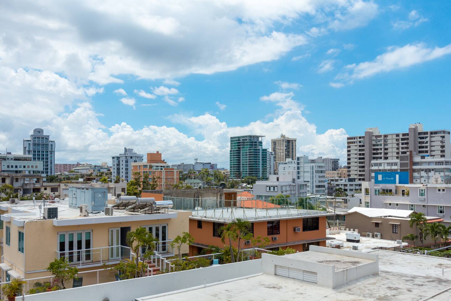 1BR Oasis: Ashford Ave, Pool, 3-Min Walk to Beach!
