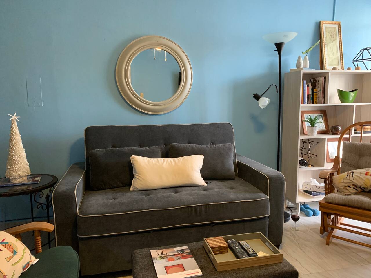 1BR Oasis: Ashford Ave, Pool, 3-Min Walk to Beach!