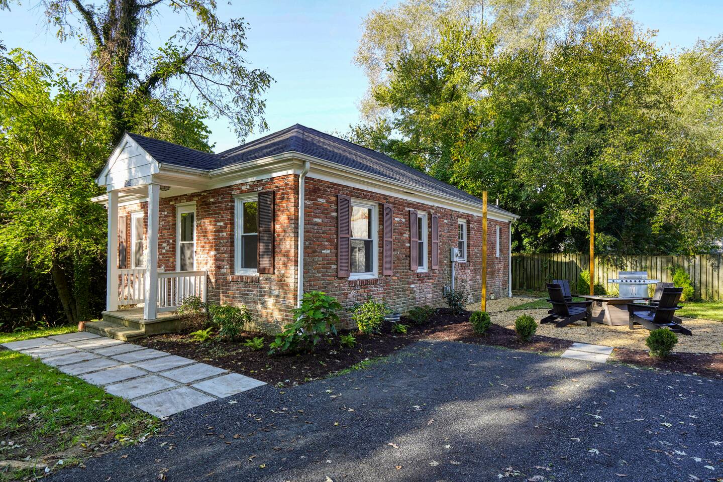 Private bungalow with fire pit near Easton, Denton — Queen Anne — vacation rental