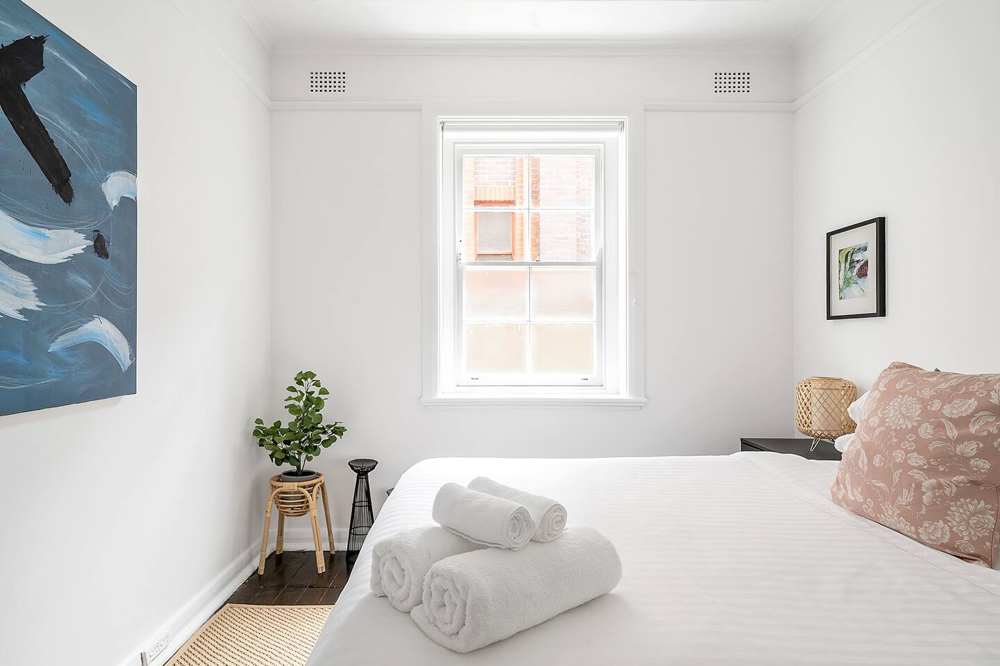 Level access, 2 mins walk to Corso, Wharf, Harbour