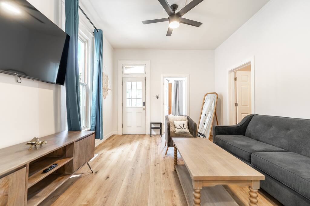 Cutest Fountain Square home! Steps to best of Indy!