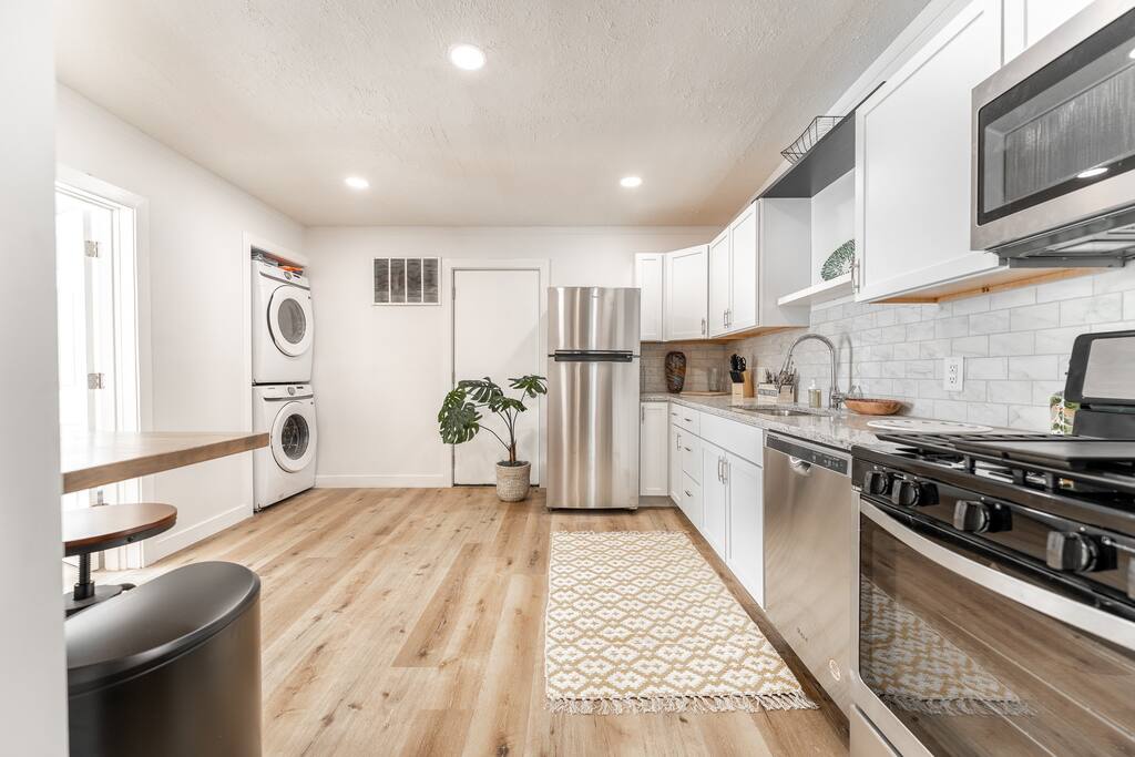 Cutest Fountain Square home! Steps to best of Indy!