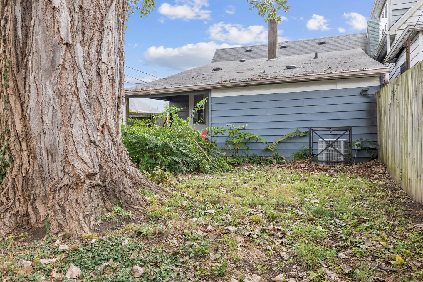 3 BR Cozy Home Near Indy Downtown , Foosball Table