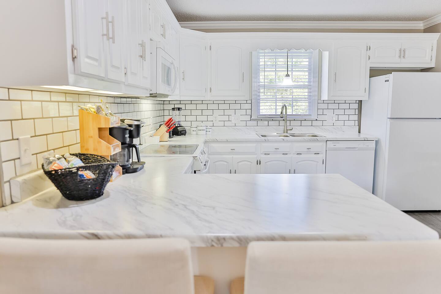 Main St - 2 King Beds! .4 Mile from Ladiga Tails