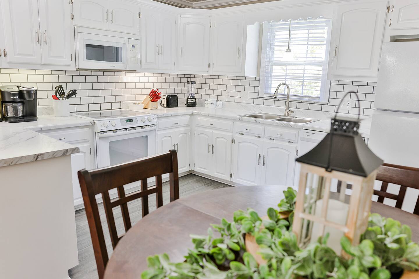 Main St - 2 King Beds! .4 Mile from Ladiga Tails