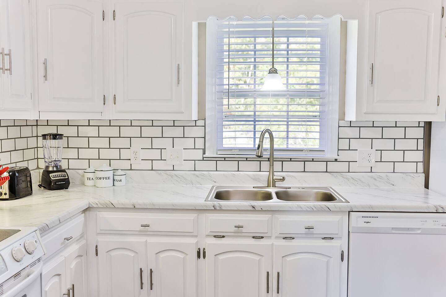 Main St - 2 King Beds! .4 Mile from Ladiga Tails