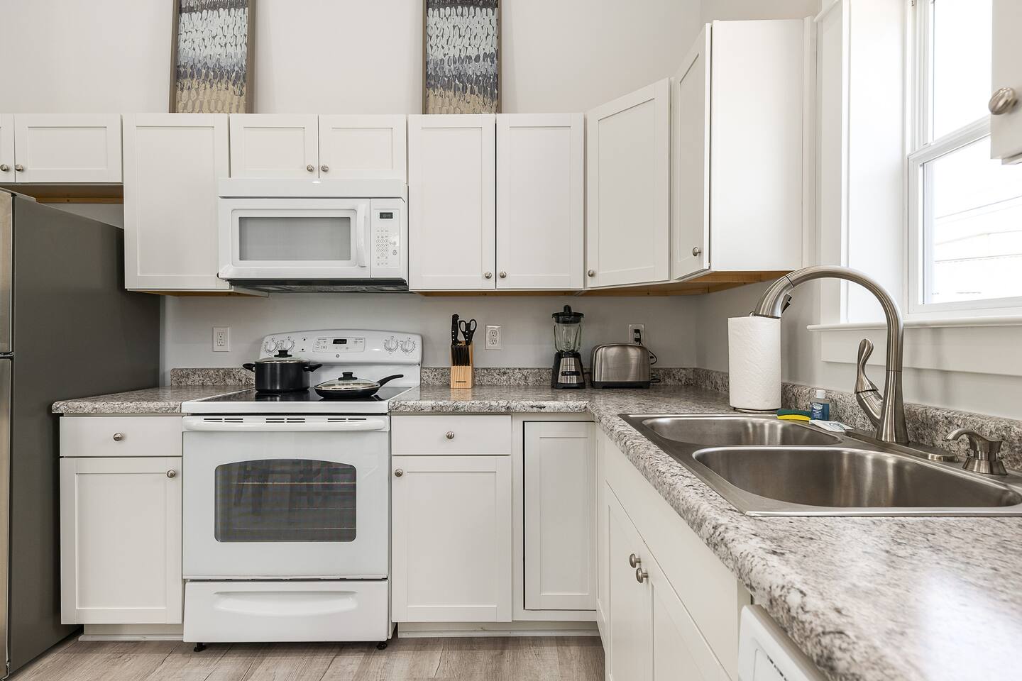 Sleeps 8! Private Oasis! Convenient to Louisville!