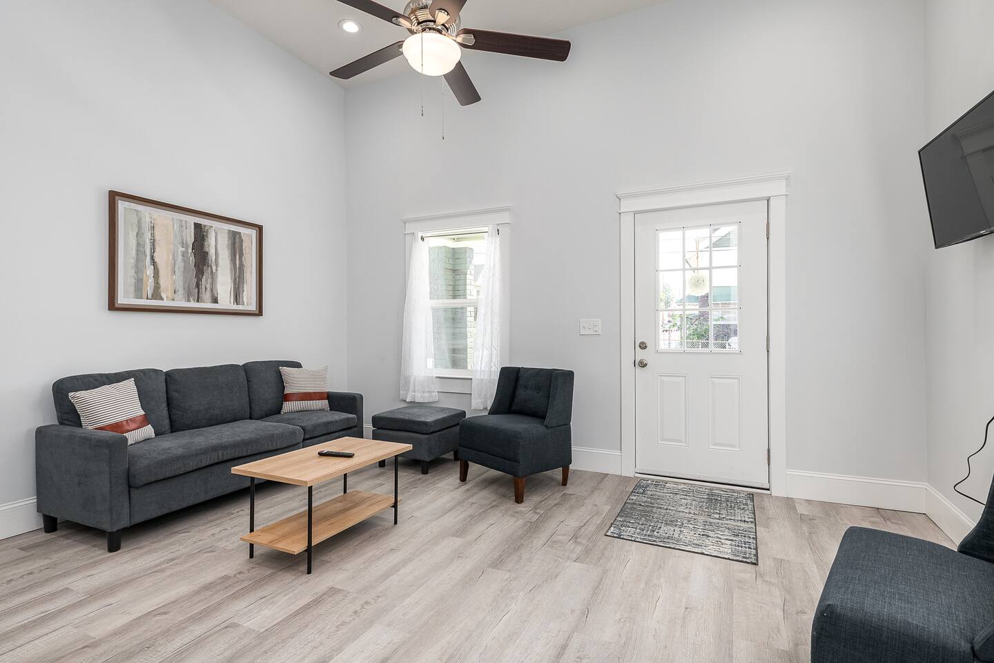 Sleeps 8! Private Oasis! Convenient to Louisville!
