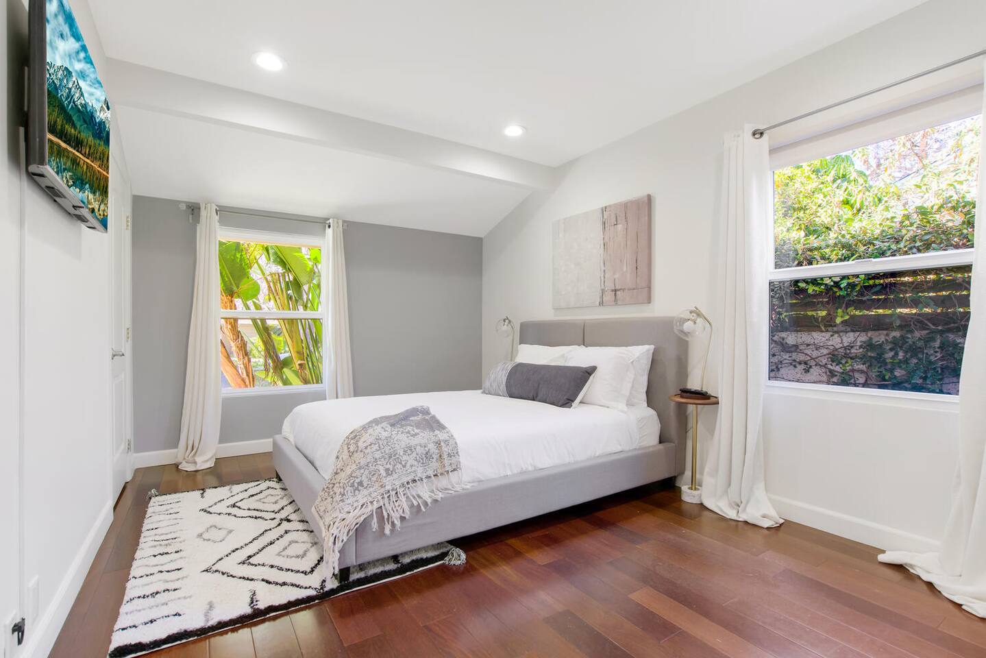 4BR Oasis Near Ventura Blvd with Pool, Ping Pong, BBQ Fun