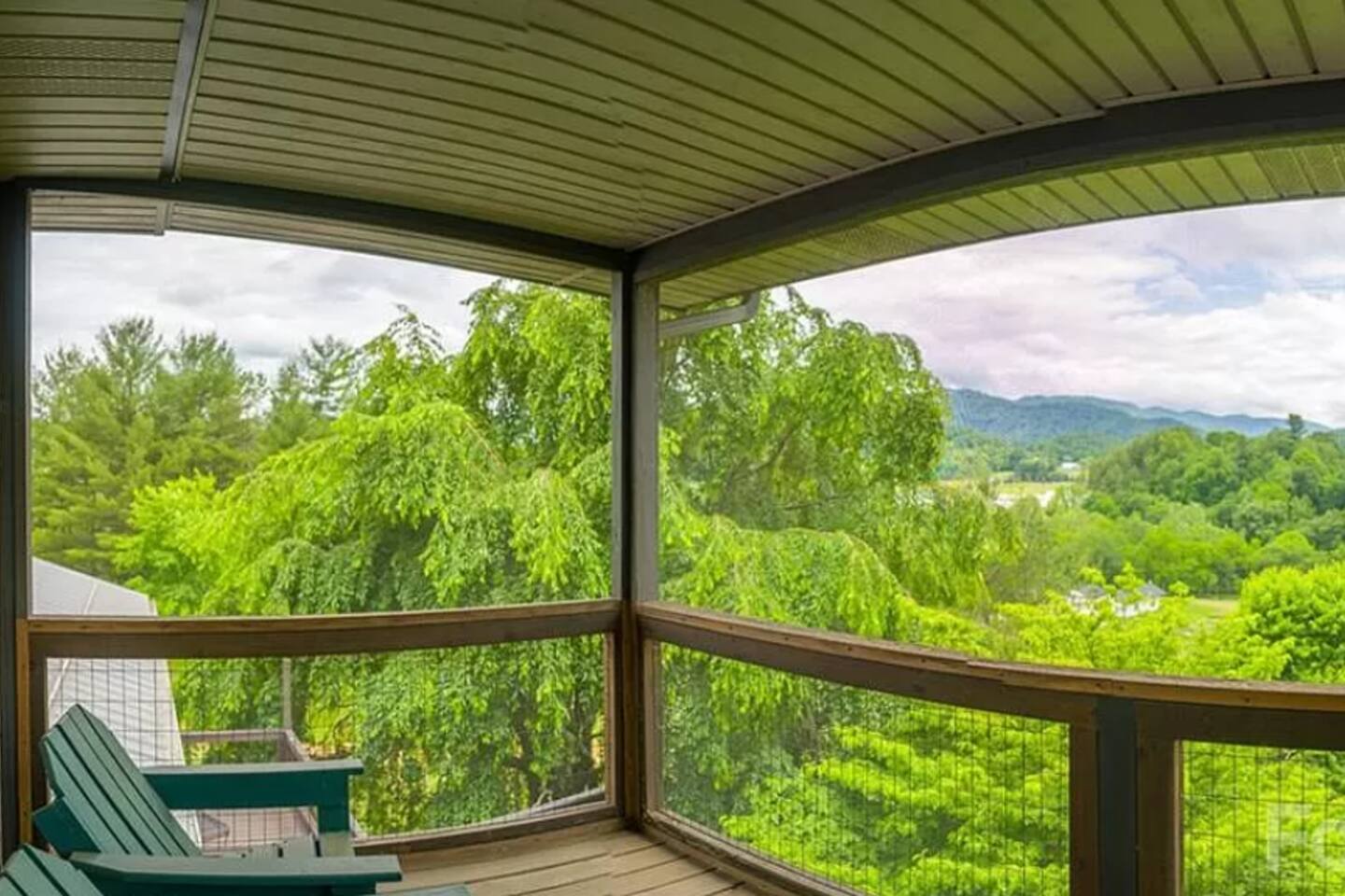 Ridgetop views near Asheville w/Private Hot Tub