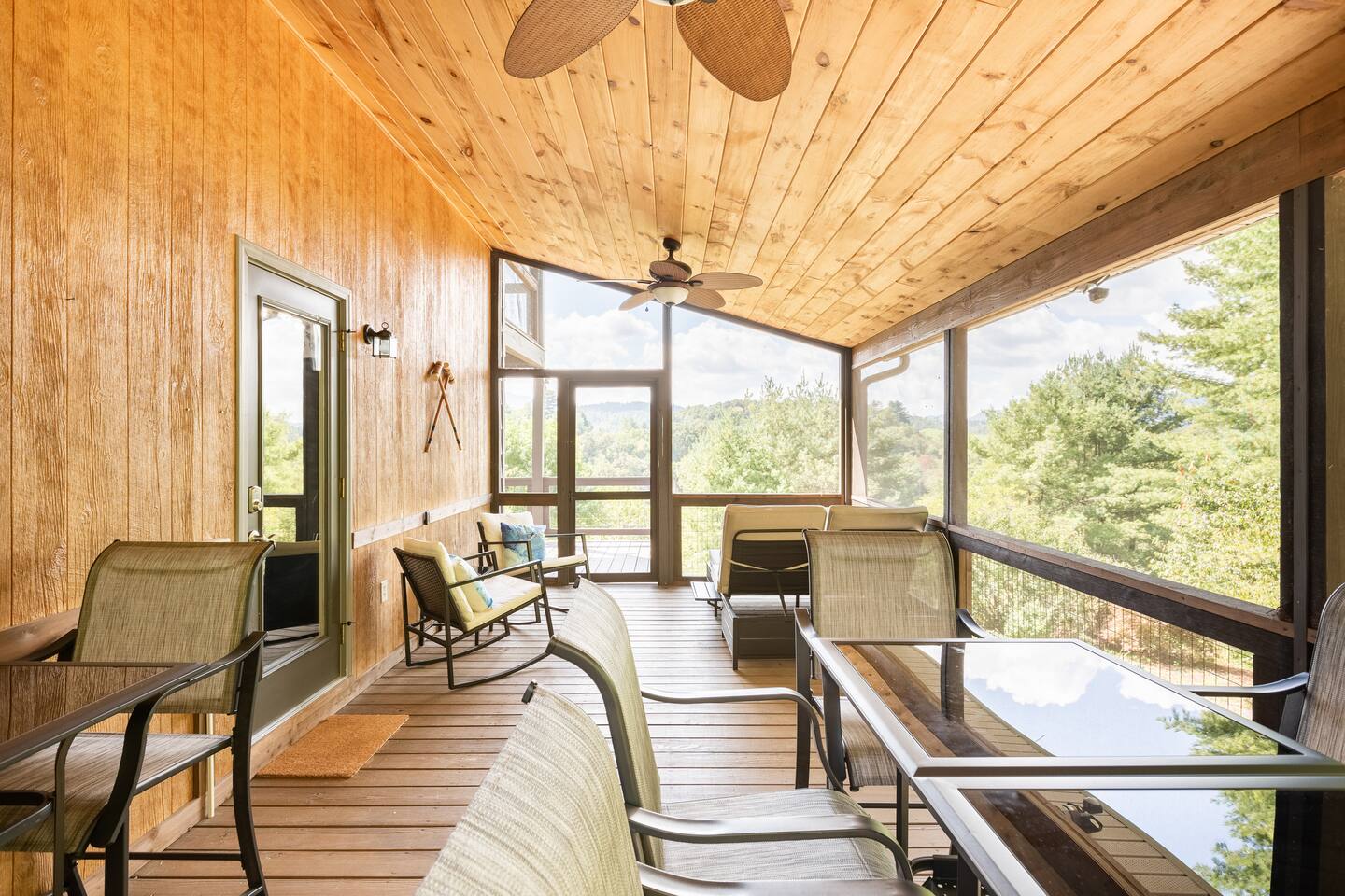 Ridgetop views near Asheville w/Private Hot Tub