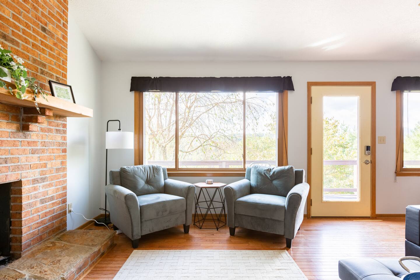Ridgetop views near Asheville w/Private Hot Tub