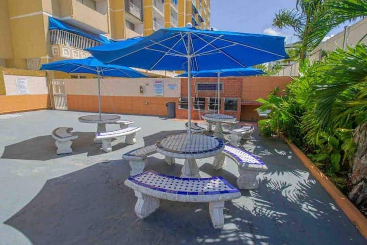 Isla Verde Studio Walk to Beach Free Parking Pool