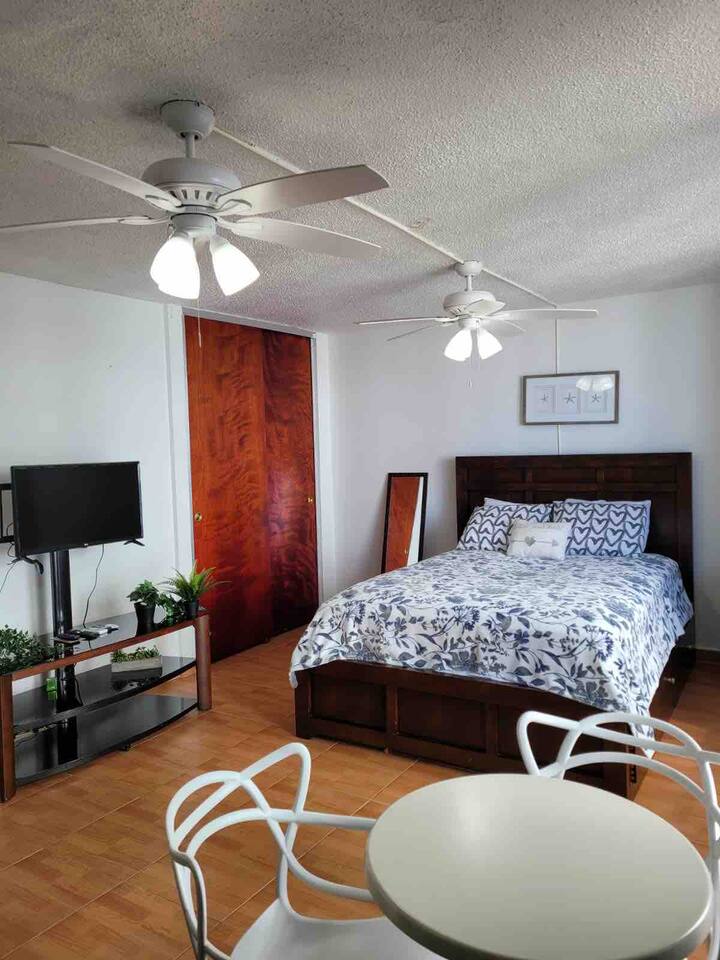 Isla Verde Studio Walk to Beach Free Parking Pool