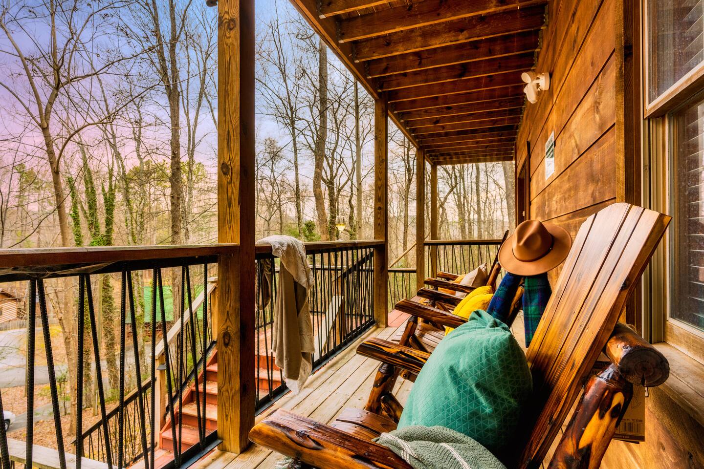 Spring Getaway! Theater Room, Hot Tub, Xbox, BBQ!