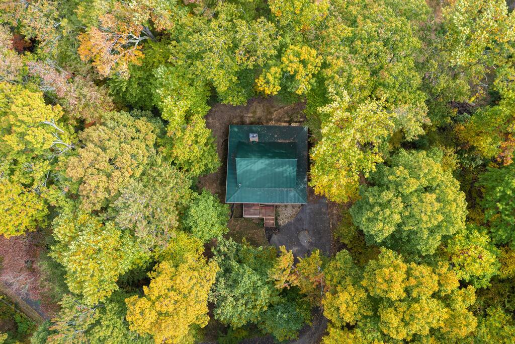 Spring Getaway! Theater Room, Hot Tub, Xbox, BBQ!